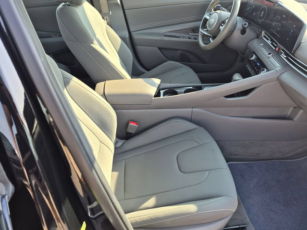 Used 2024 Hyundai Elantra SEL w/ Convenience Package FWD image 19