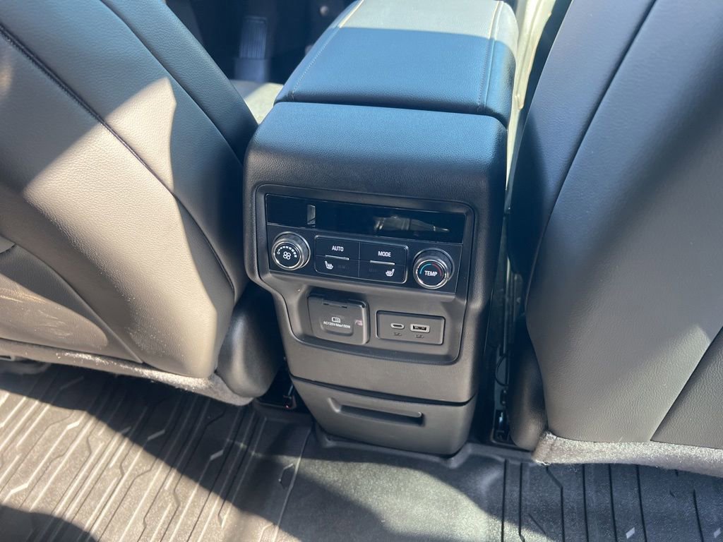 Used 2021 GMC Acadia AT4 w/ Technology Package AWD/4WD image 10