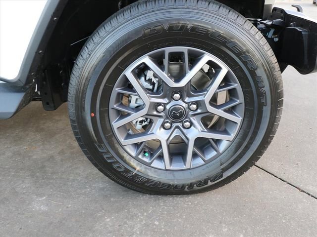 Used 2025 Jeep Wrangler Sahara image 7