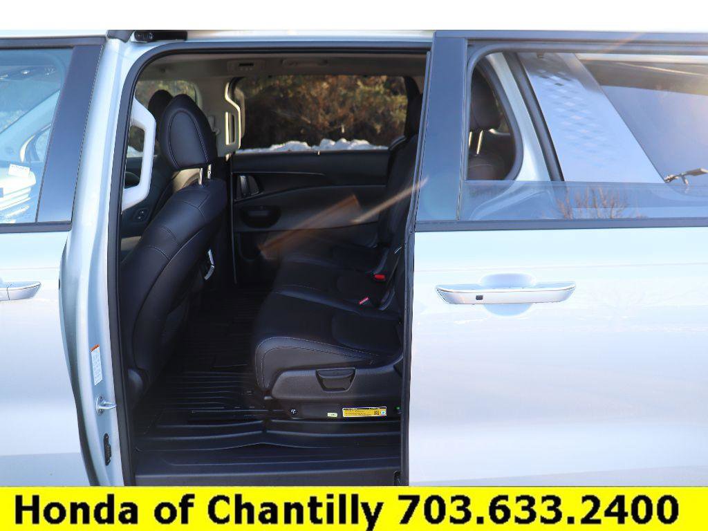 Used 2026 Kia Carnival SX w/ SX Dark Edition Package image 27