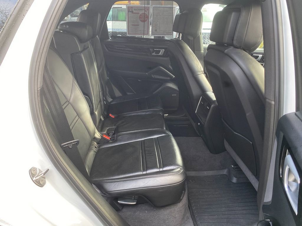 Used 2020 Porsche Cayenne S image 27