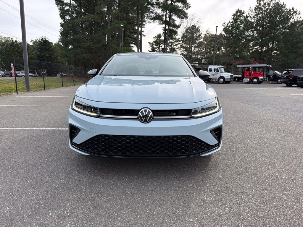 Used 2025 Volkswagen Jetta Sport FWD image 3