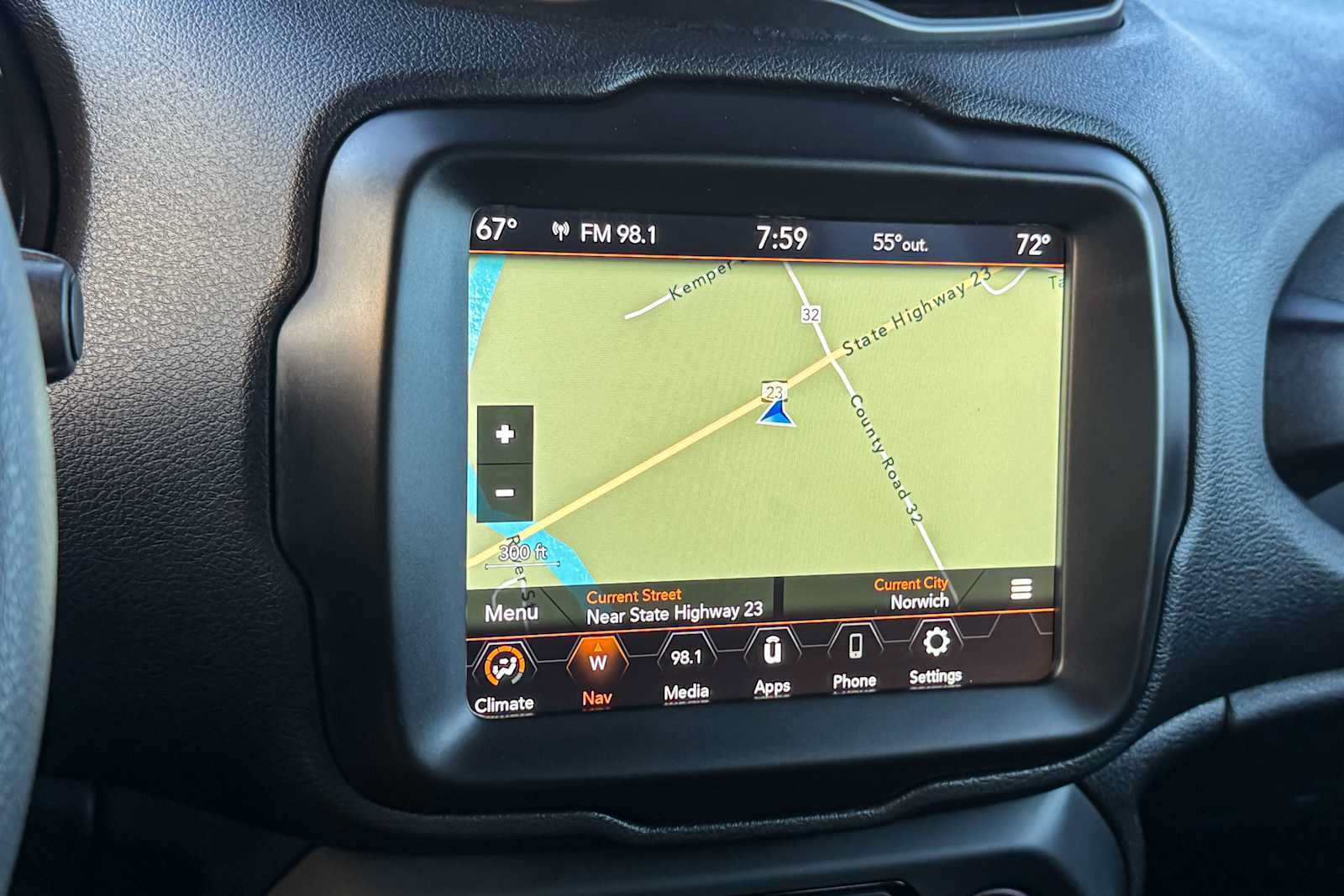 Used 2023 Jeep Renegade Latitude AWD/4WD image 17