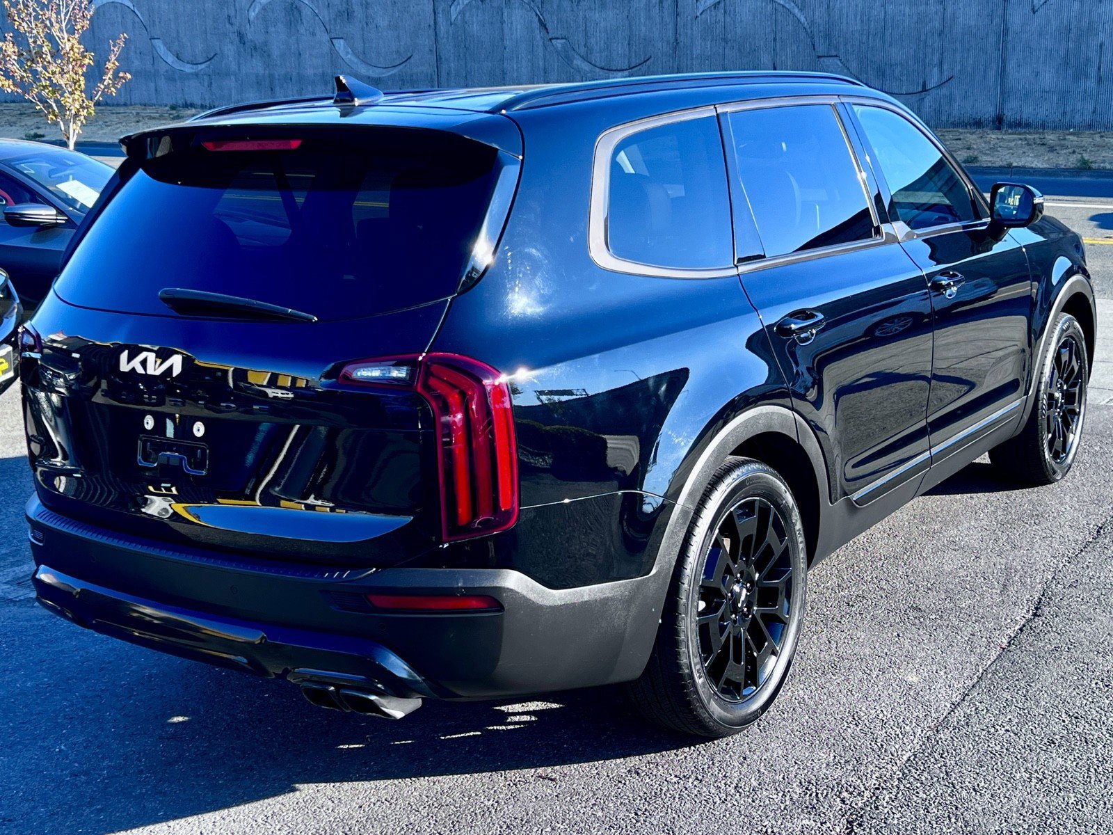 Used 2022 Kia Telluride SX w/ Nightfall Edition Package image 5