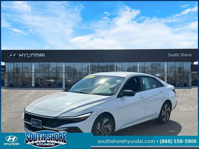 Certified 2025 Hyundai Elantra Sport w/ Cargo Package FWD image 4