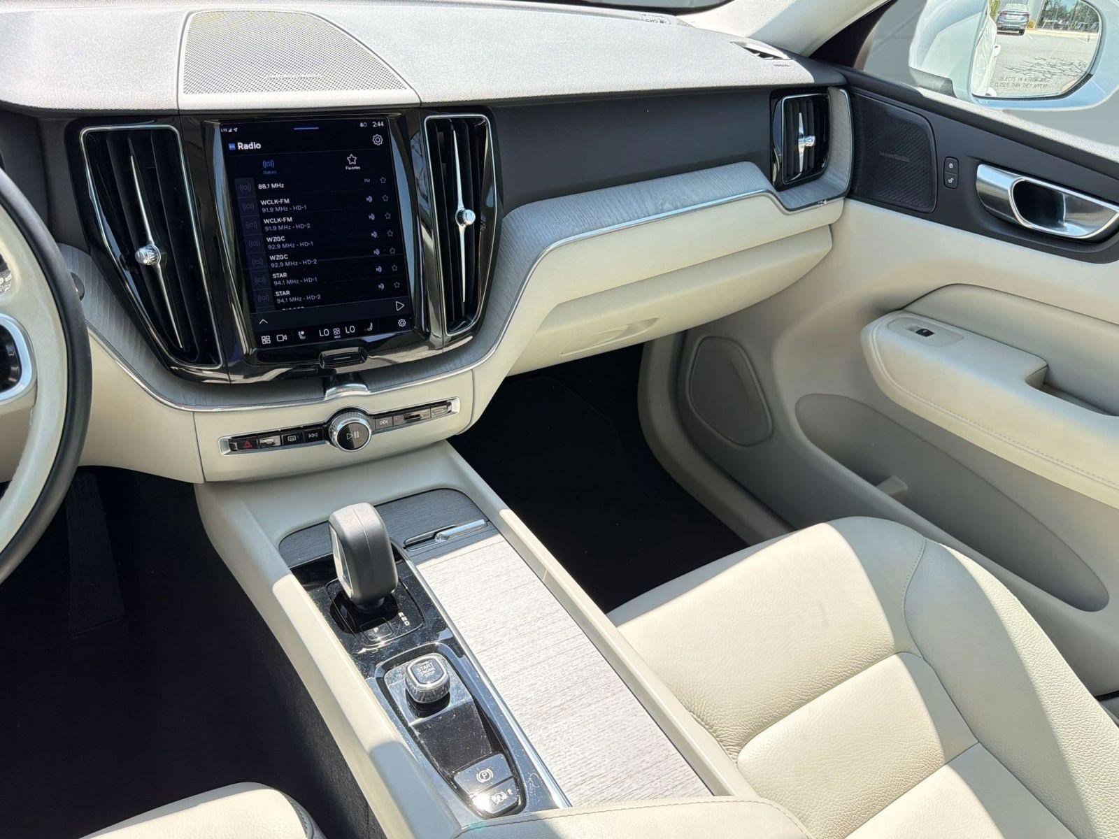 Certified 2023 Volvo XC60 B5 Plus AWD/4WD image 25