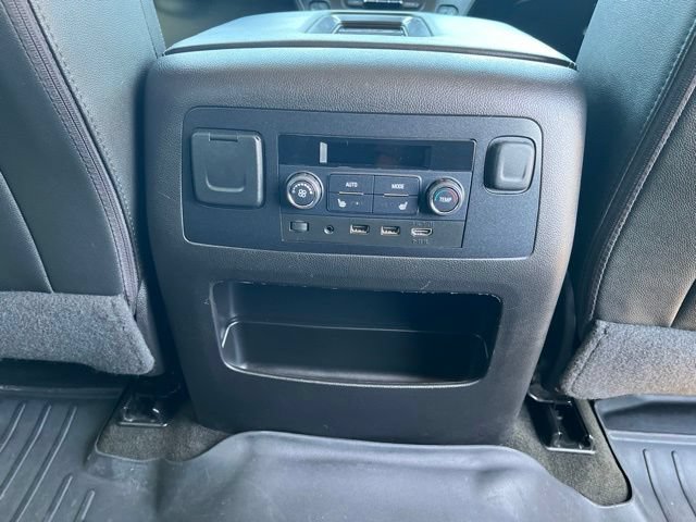 Used 2017 Chevrolet Suburban Premier RWD image 28