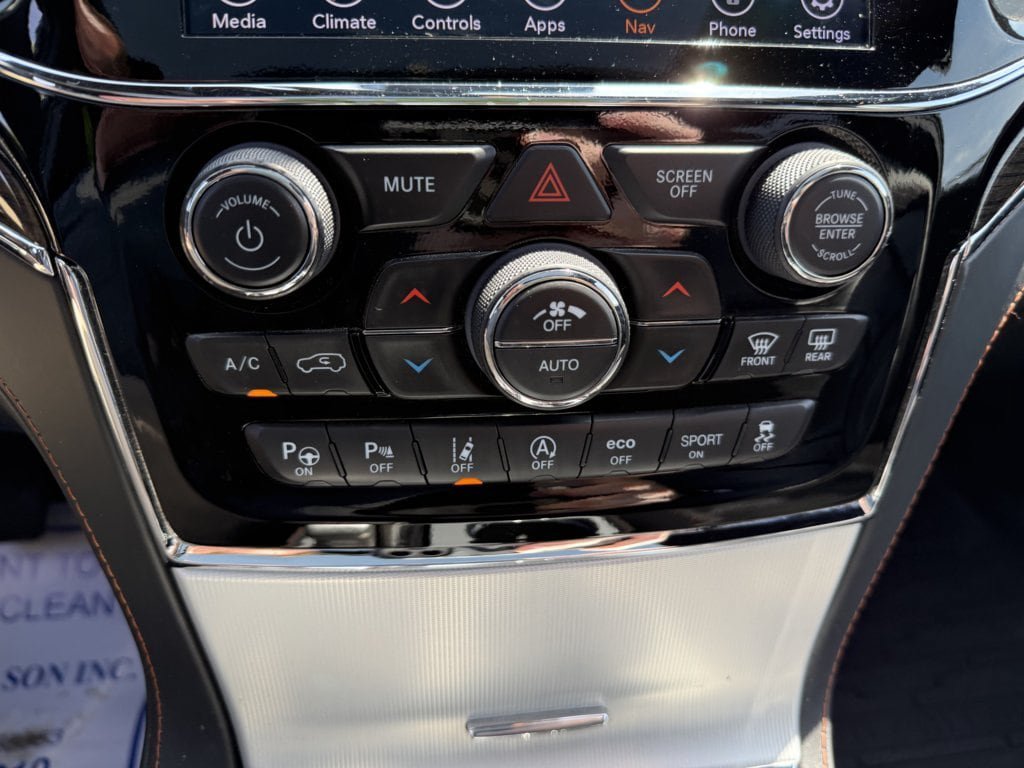 Used 2020 Jeep Grand Cherokee Summit AWD/4WD image 30