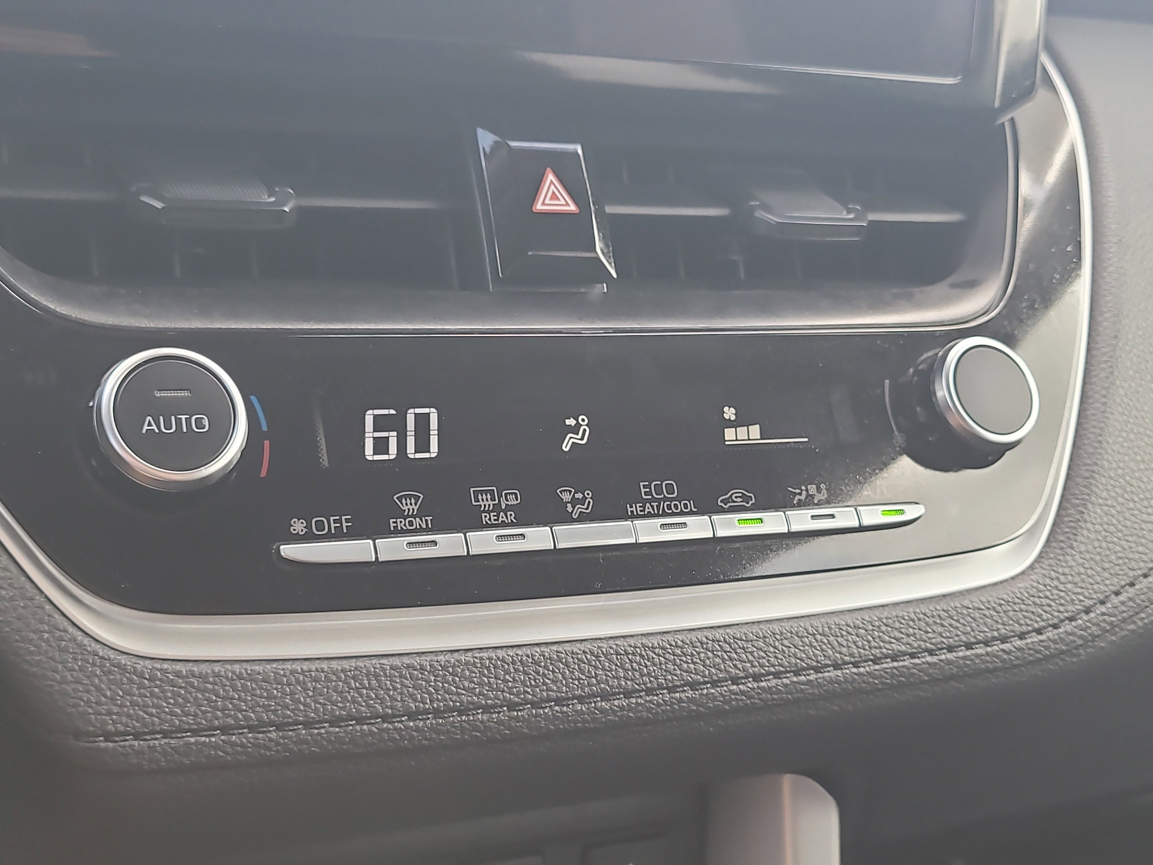 Used 2025 Toyota Corolla Cross LE image 24