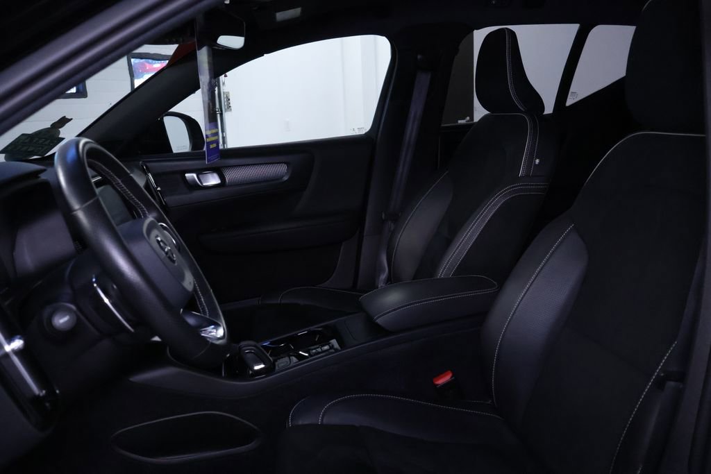 Used 2019 Volvo XC40 T5 R-Design image 14