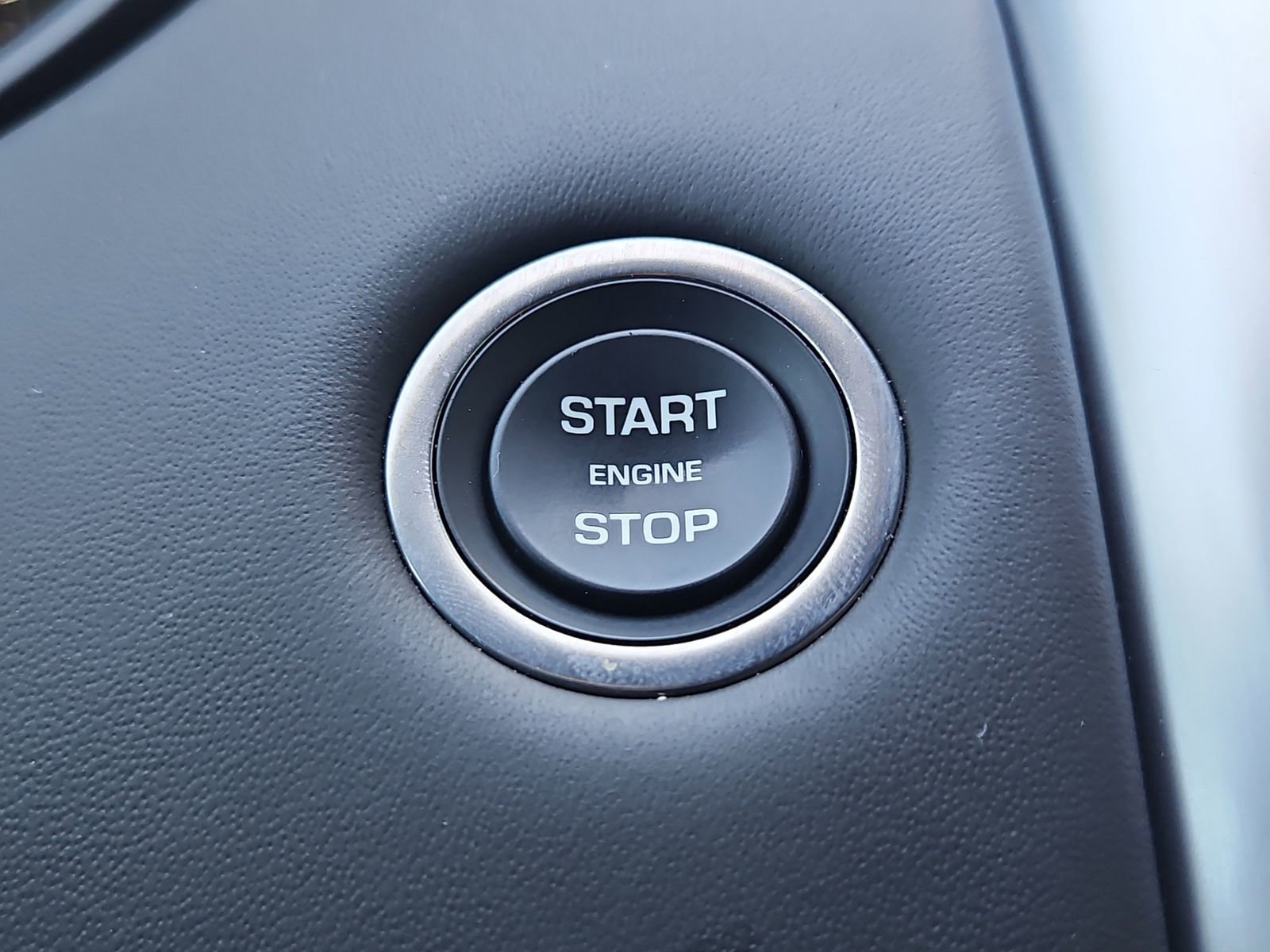 Used 2023 Land Rover Discovery Metropolitan Edition image 27