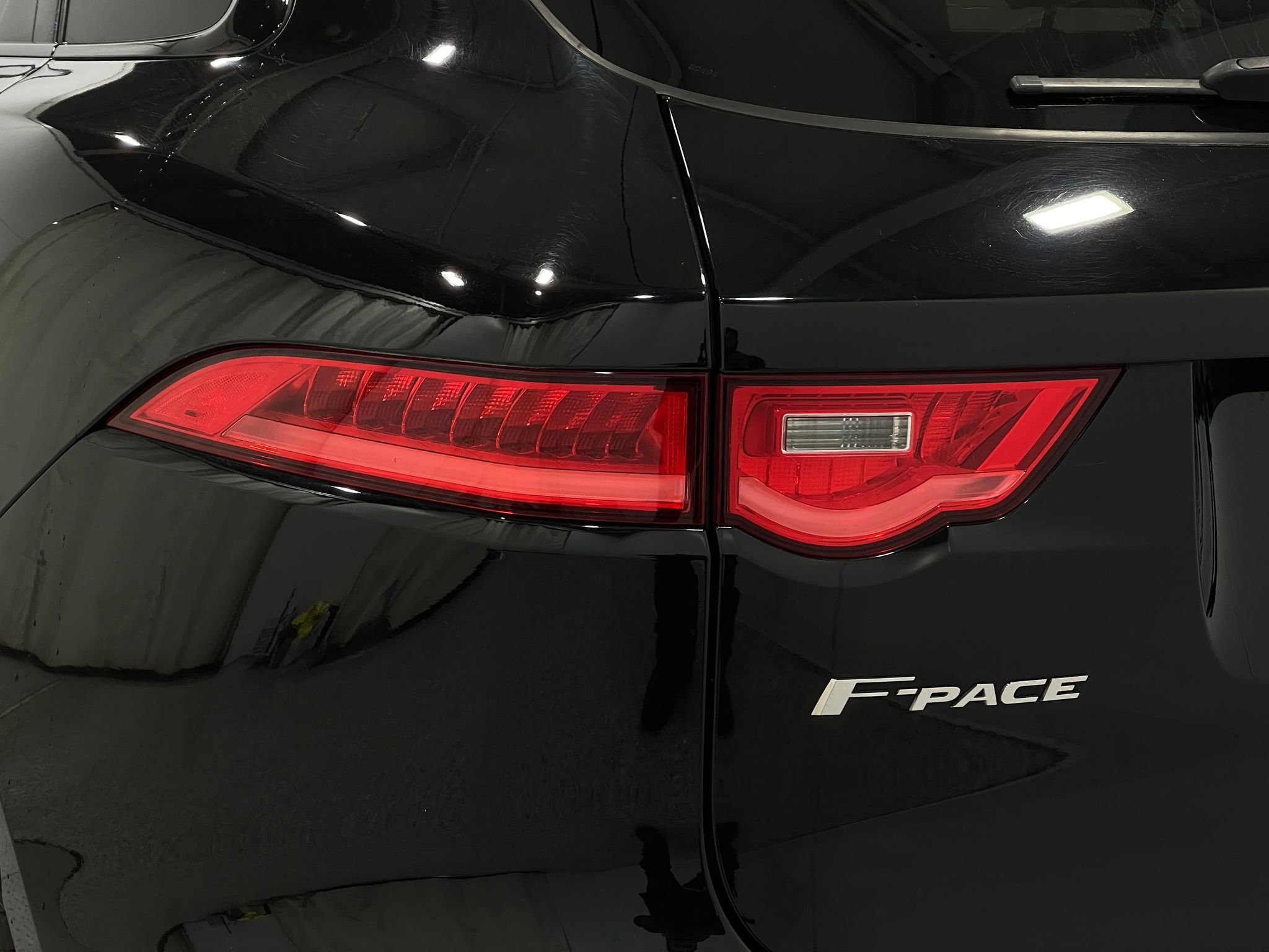 Used 2019 Jaguar F-PACE Prestige image 34