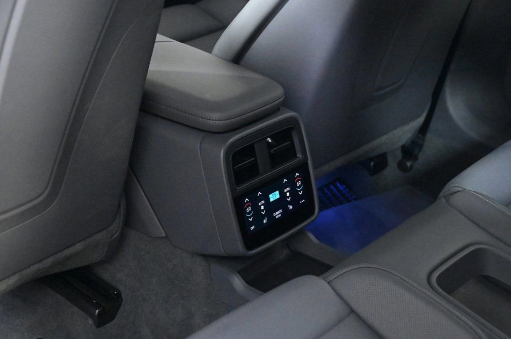 Used 2024 Porsche Taycan 4S image 19