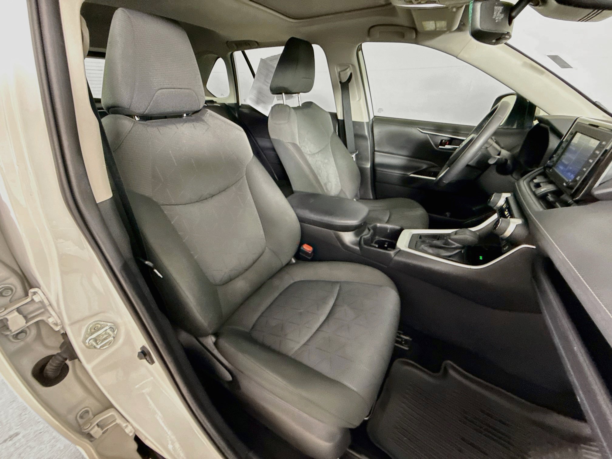 Used 2022 Toyota RAV4 XLE w/ Convenience Package FWD image 35