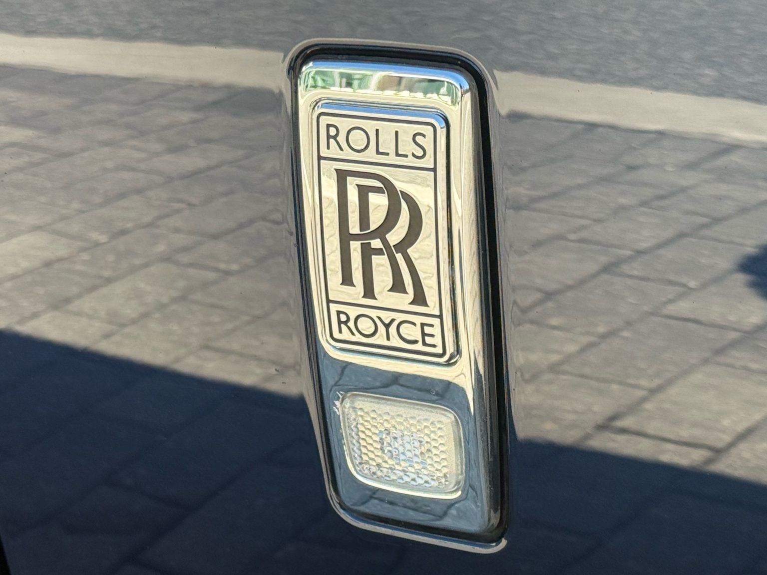 Used 2018 Rolls-Royce Dawn image 19