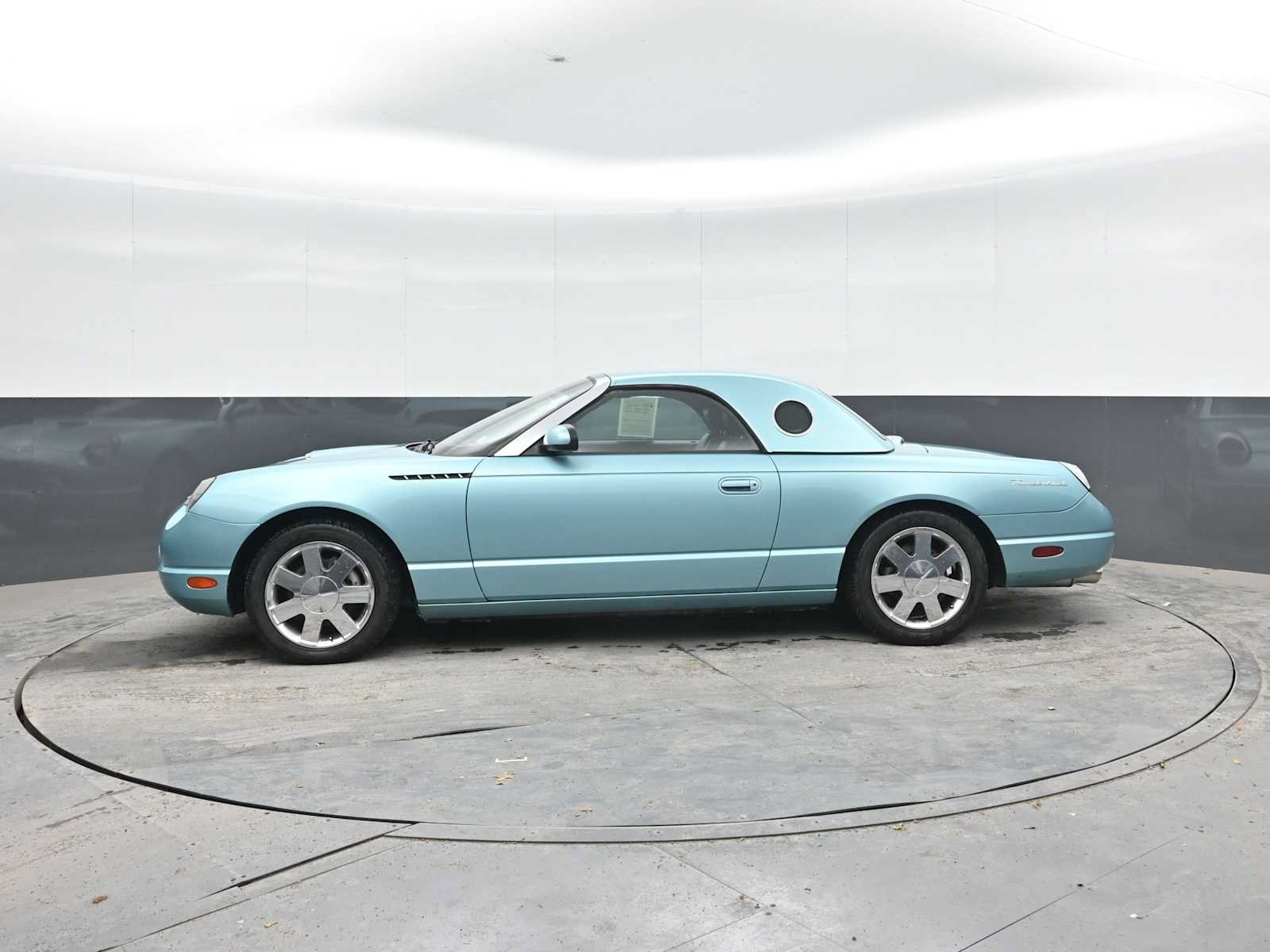 Used 2002 Ford Thunderbird RWD image 4