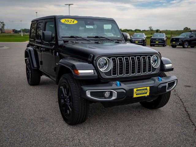 Used 2024 Jeep Wrangler Unlimited Sahara image 3