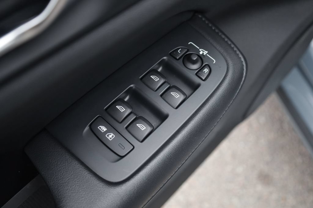 Used 2023 Volvo S60 B5 Plus w/ Climate Package FWD image 17