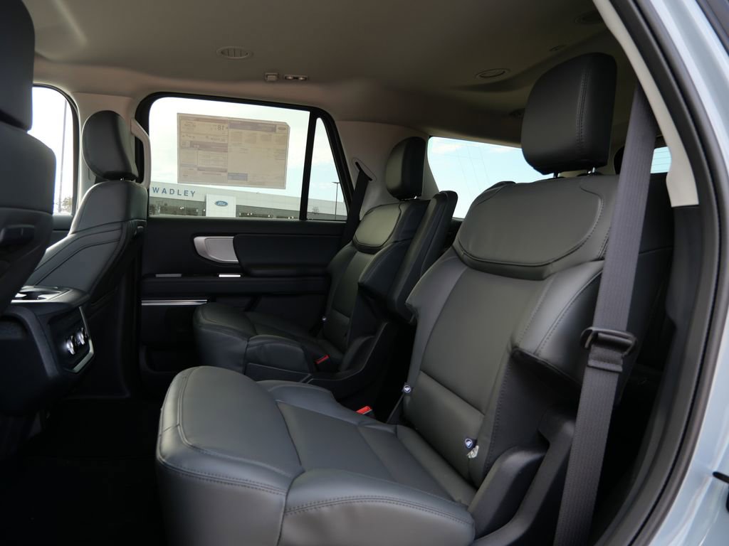 New 2026 Ford Expedition Active image 14