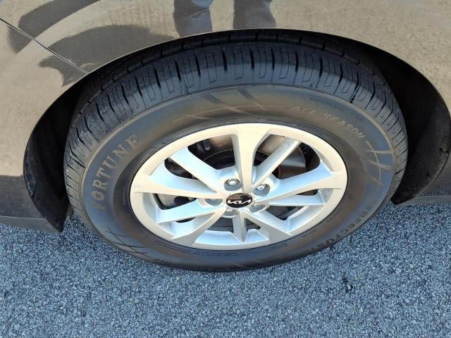 Used 2024 Kia Carnival LX FWD image 5