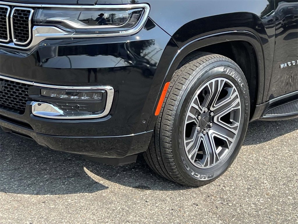 Used 2024 Jeep Wagoneer L Series II w/ Flexible Seating Group image 7