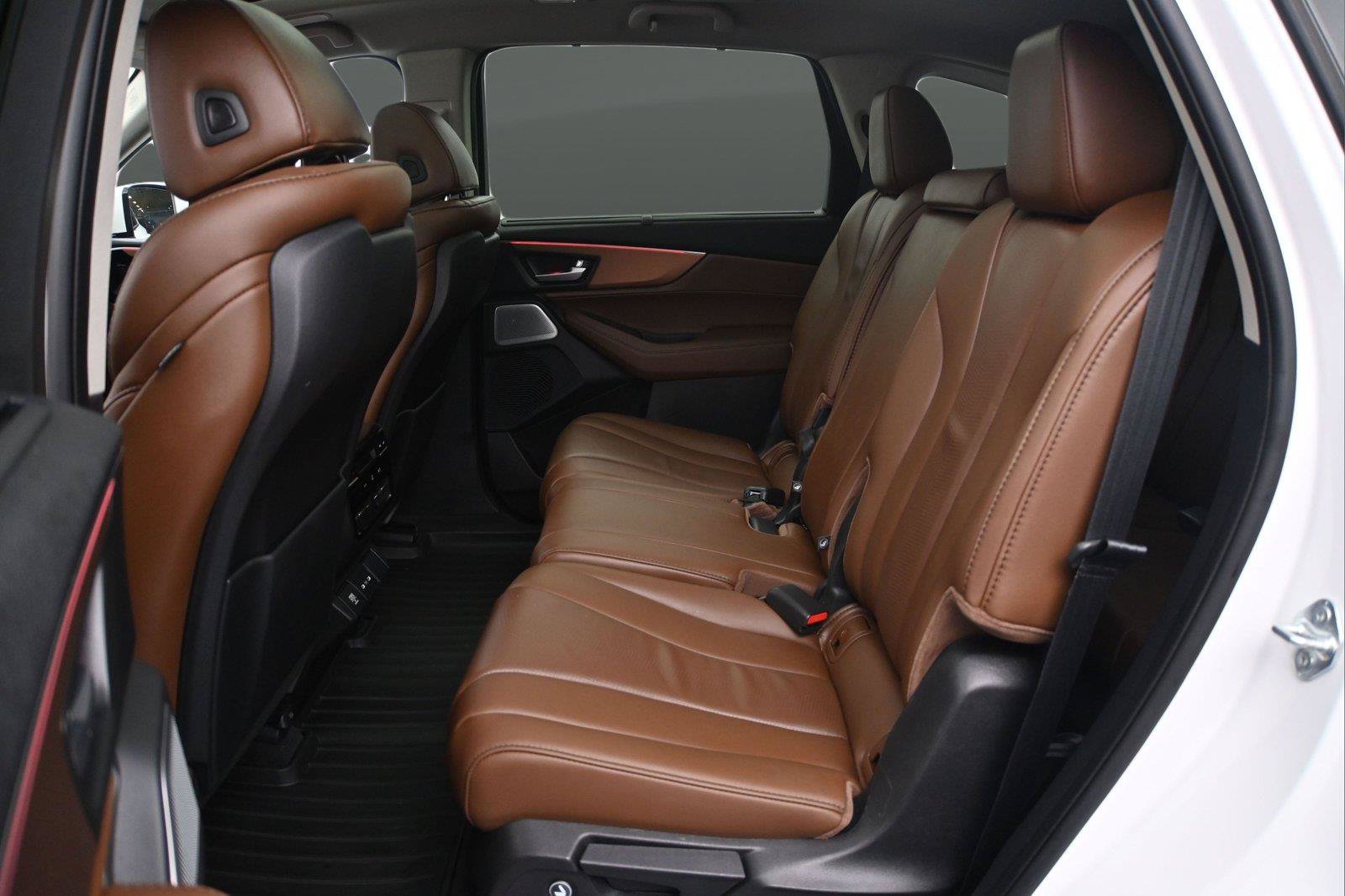 Certified 2025 Acura MDX w/ Technology Package AWD/4WD image 9