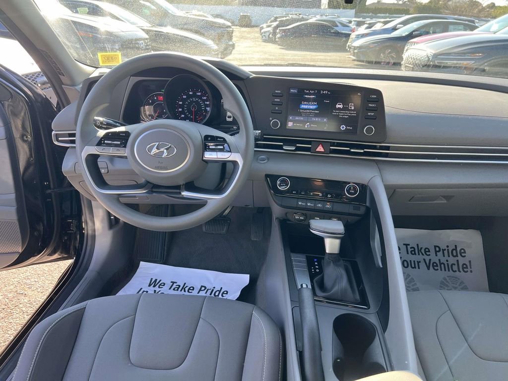 Certified 2023 Hyundai Elantra SEL w/ Preferred Accessory Package image 12
