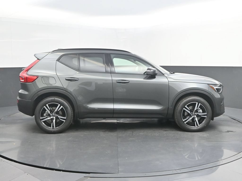 New 2026 Volvo XC40 B4 Core w/ Protection Package Premier FWD image 8