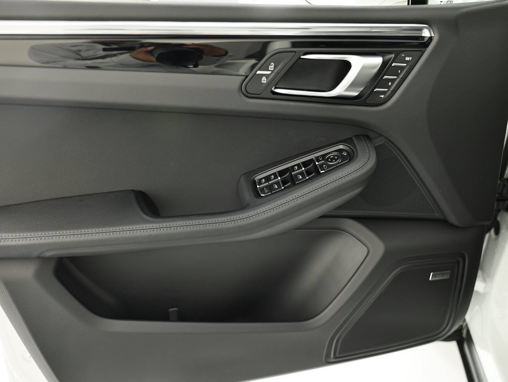 New 2026 Porsche Macan AWD/4WD image 19