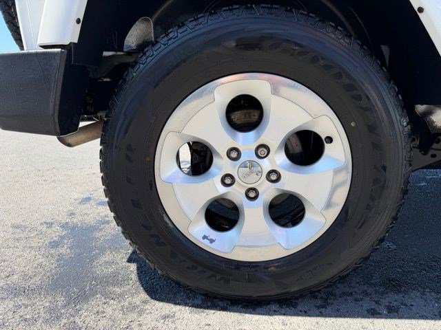 Used 2015 Jeep Wrangler Unlimited Sahara w/ Connectivity Group image 22