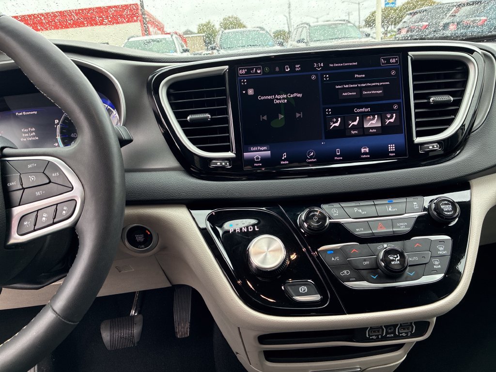 Used 2024 Chrysler Pacifica Touring-L FWD image 26