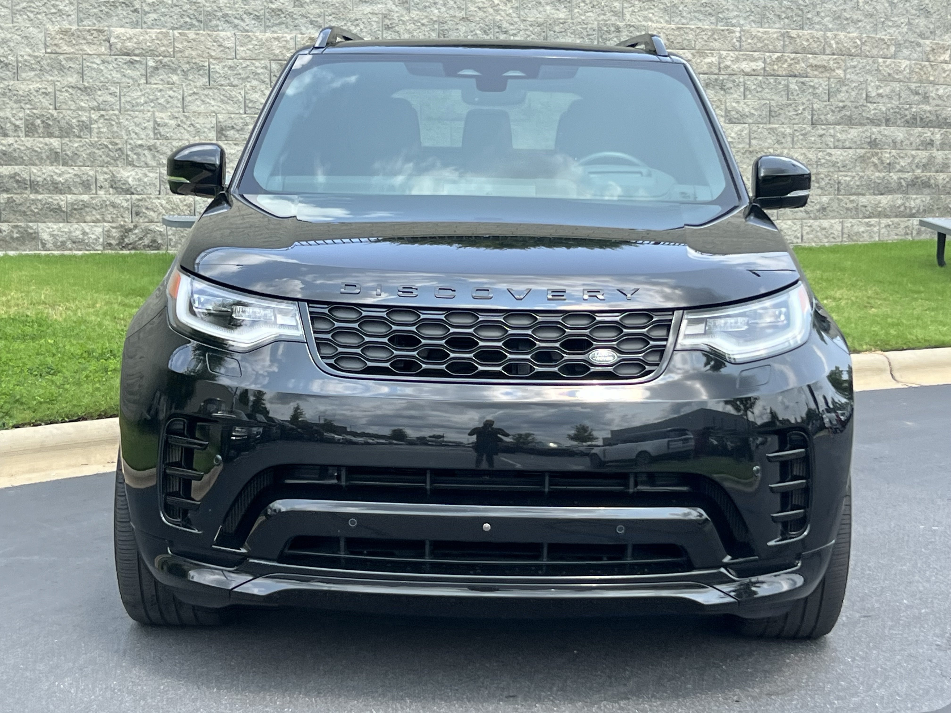 Used 2024 Land Rover Discovery Dynamic SE AWD/4WD image 10