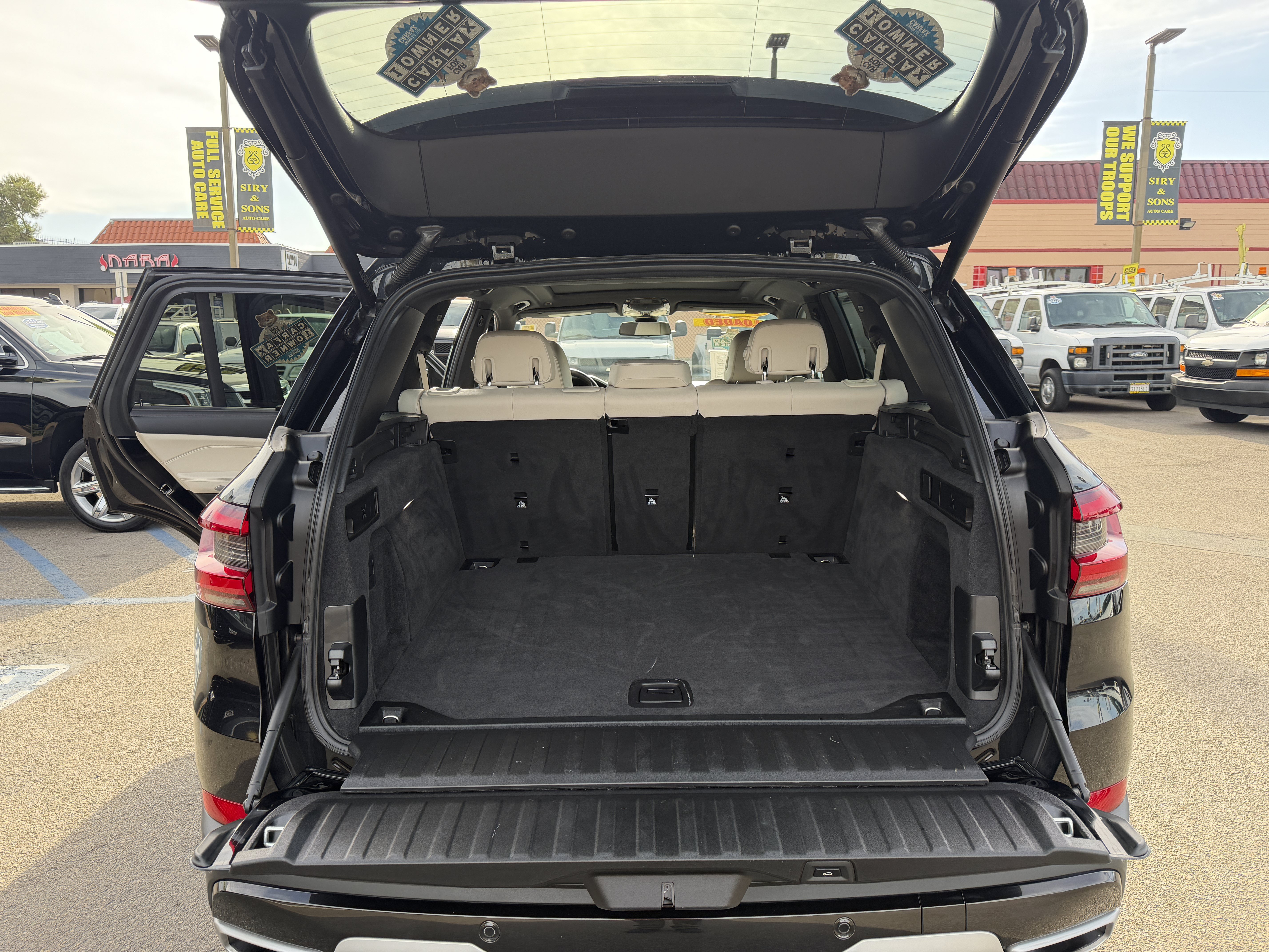 Used 2022 BMW X5 xDrive40i w/ Climate Comfort Package AWD/4WD image 9