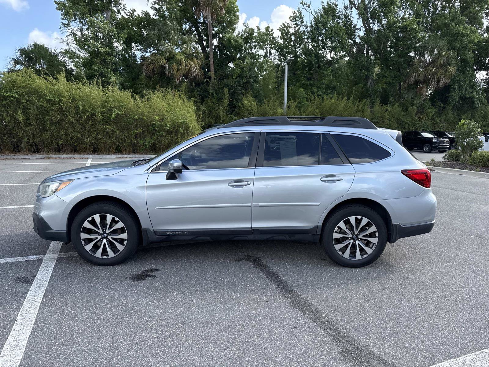 Used 2017 Subaru Outback 3.6R Limited AWD/4WD image 6