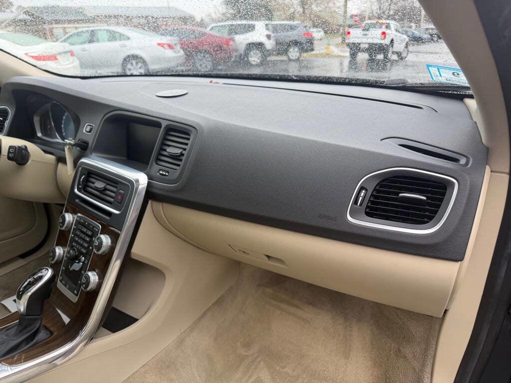 Used 2015 Volvo V60 T5 Premier w/ Convenience Package image 11