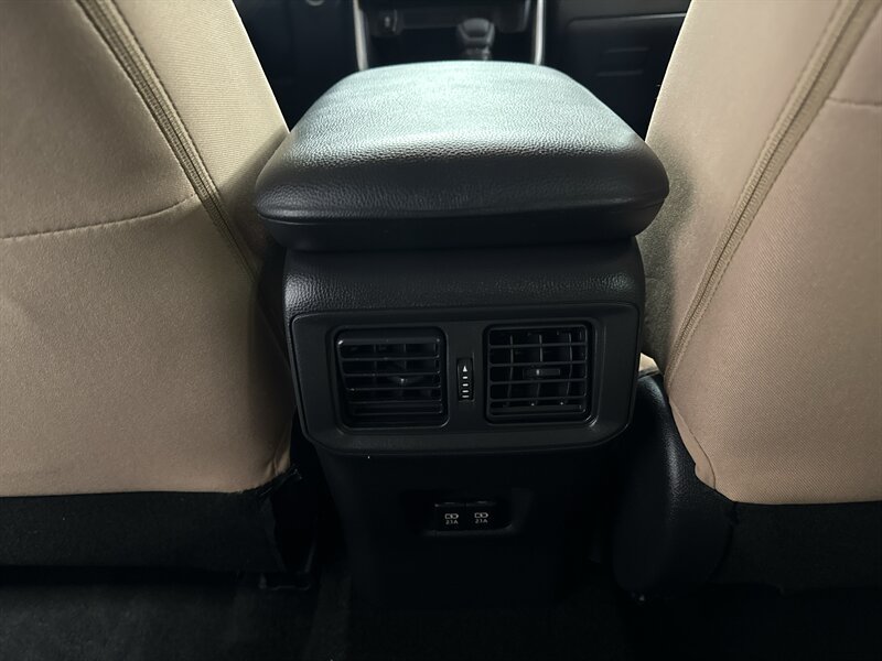 Used 2020 Toyota RAV4 XLE AWD/4WD image 31