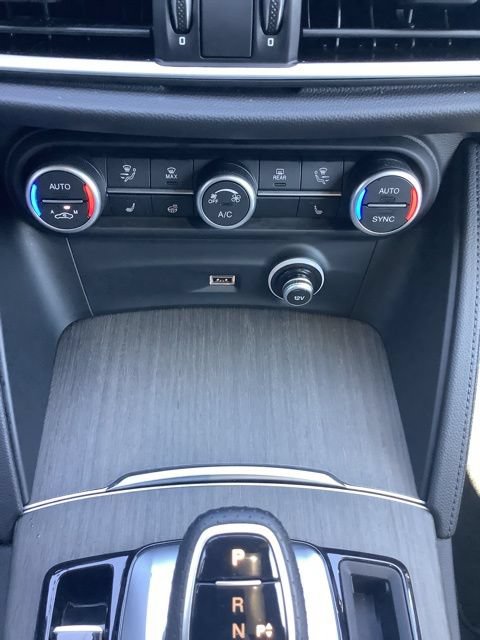 Used 2023 Alfa Romeo Stelvio Ti AWD/4WD image 34