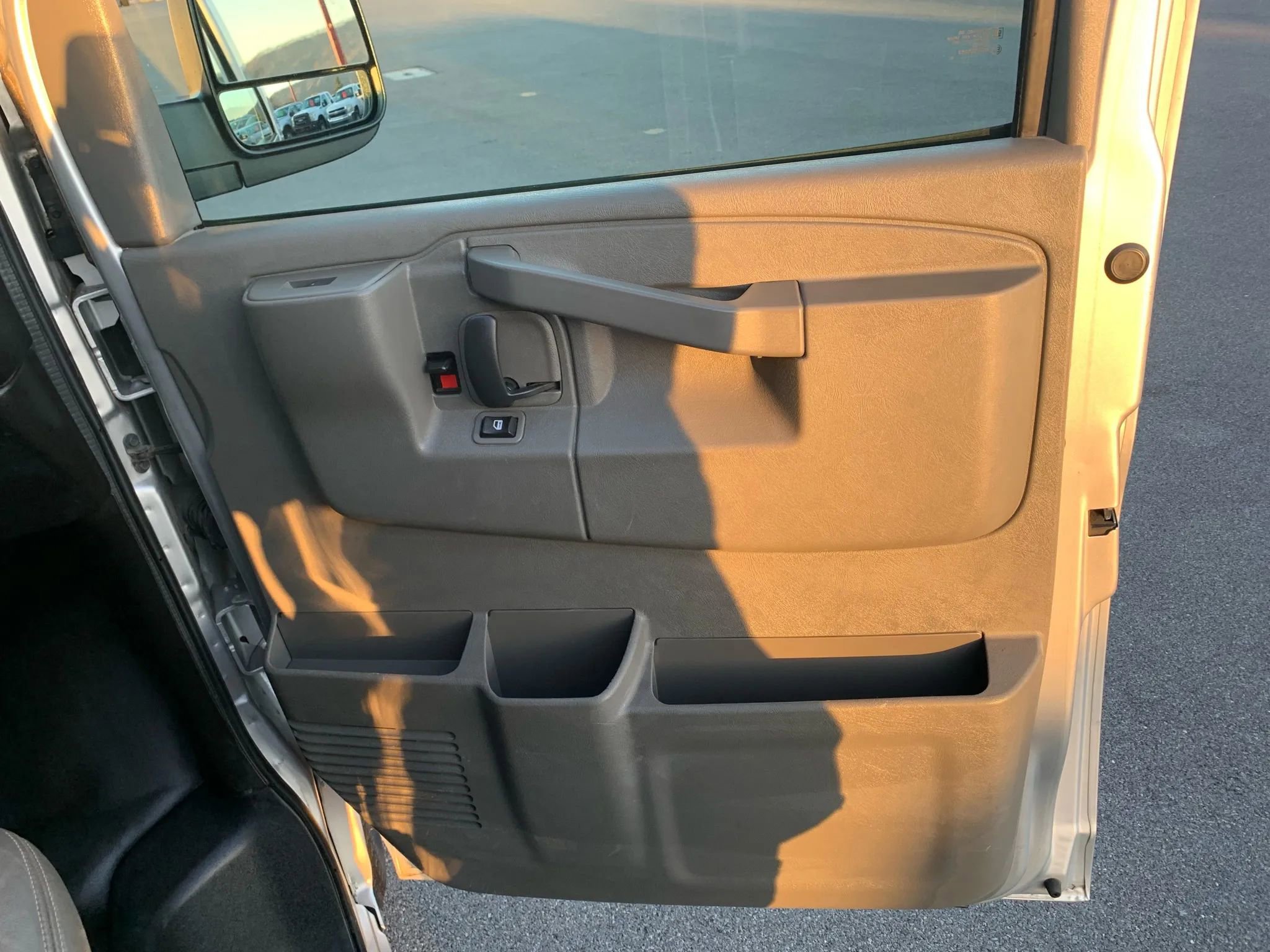 Used 2016 Chevrolet Express 3500 LS w/ Chrome Appearance Package image 22