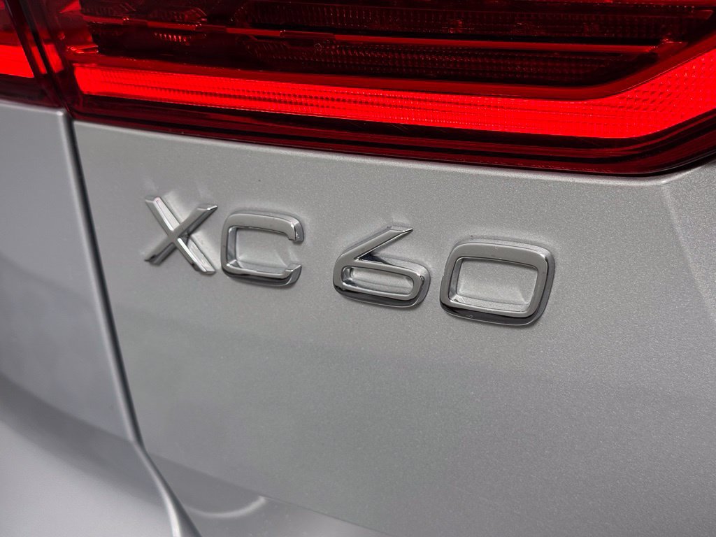 Certified 2023 Volvo XC60 B5 Core w/ Climate Package AWD/4WD image 8