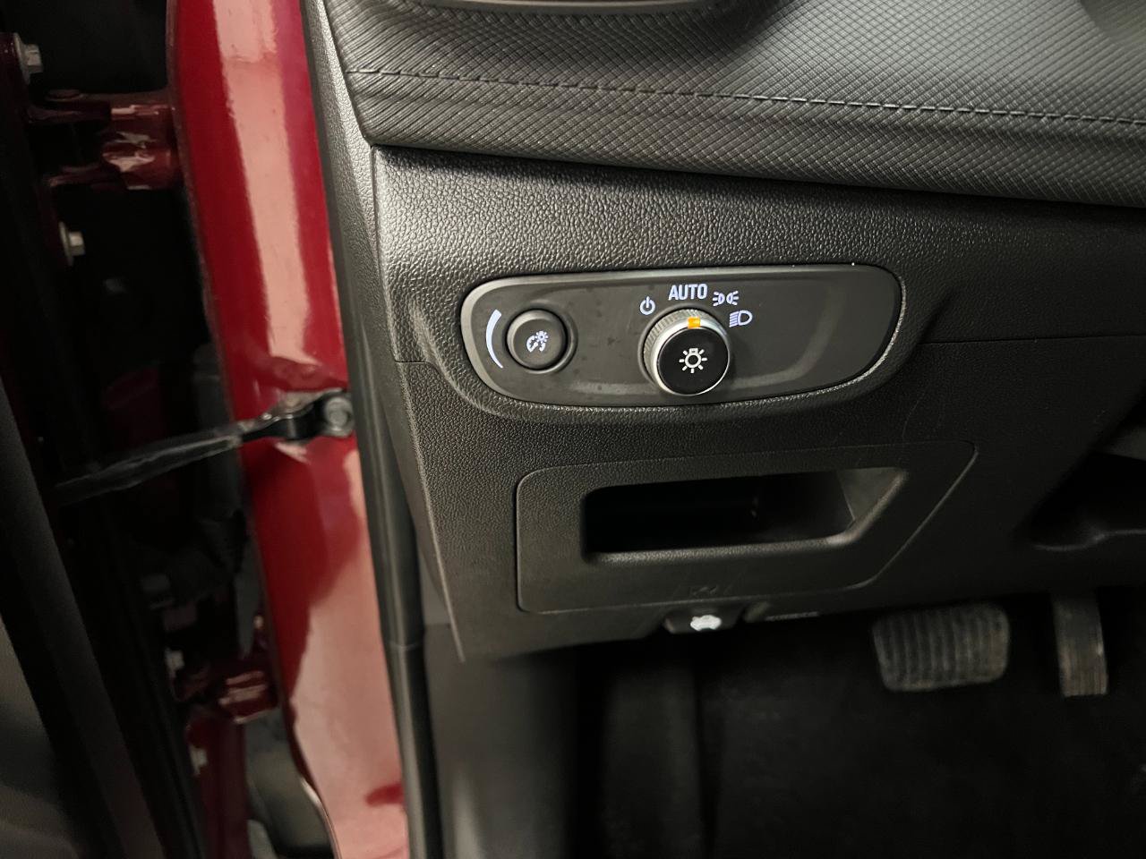 Used 2025 Chevrolet TrailBlazer LT FWD image 30