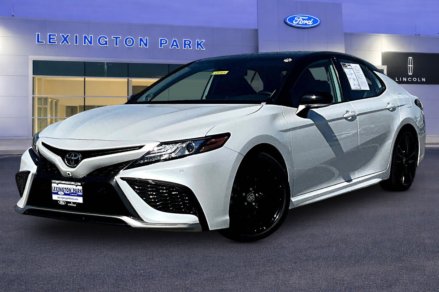 Used 2024 Toyota Camry XSE w/ Navigation Package FWD image 3