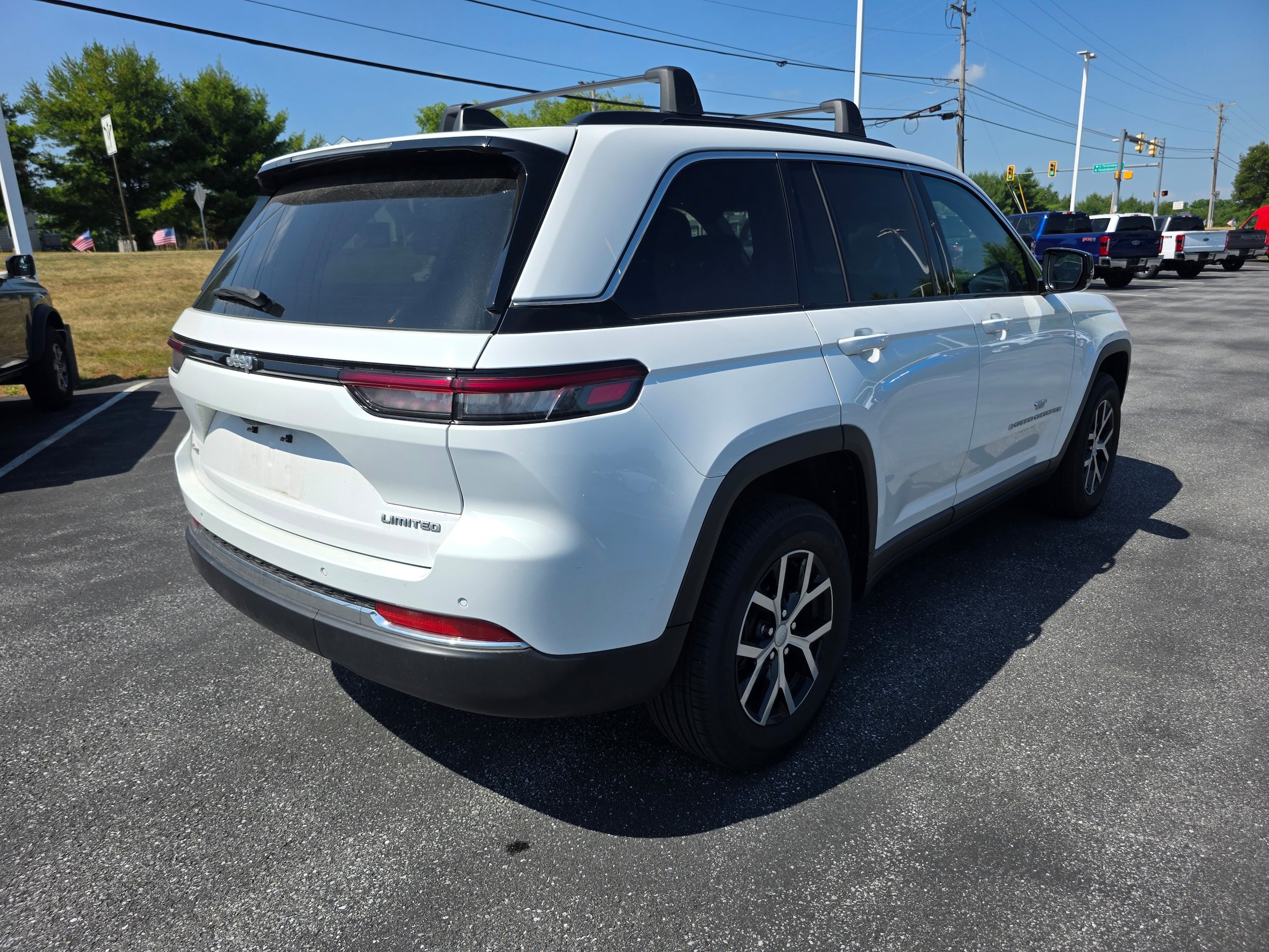 Used 2025 Jeep Grand Cherokee Limited AWD/4WD image 5