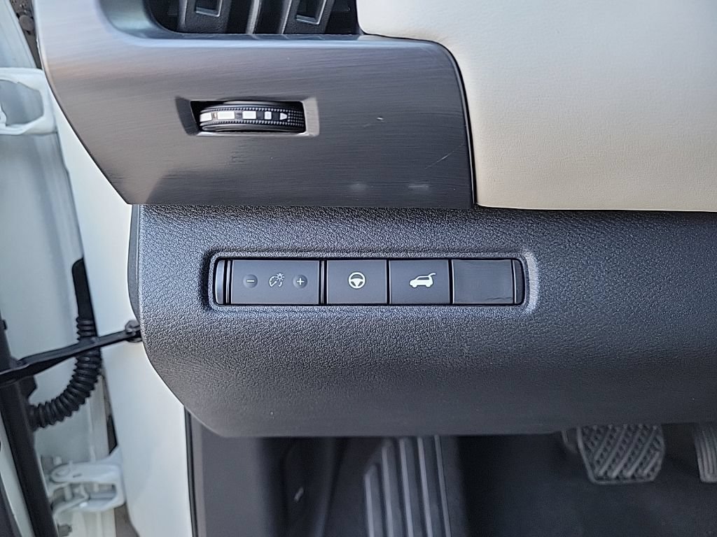 Used 2023 Nissan Pathfinder SL AWD/4WD image 36
