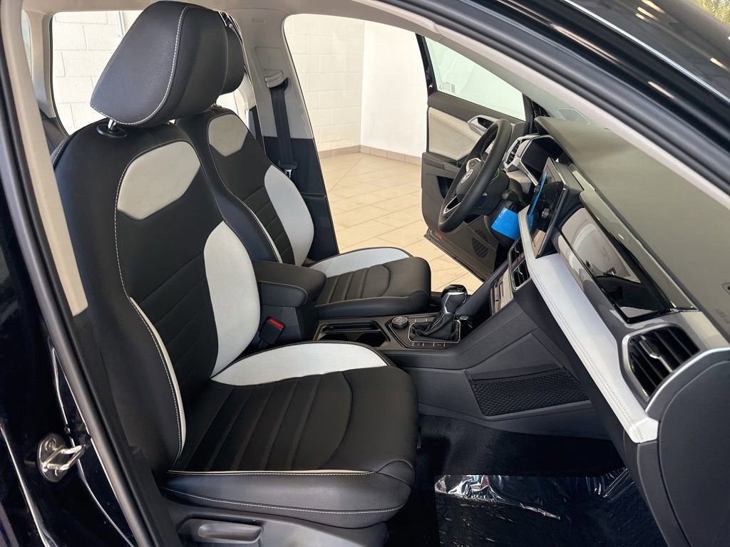 New 2025 Volkswagen Taos SEL image 13