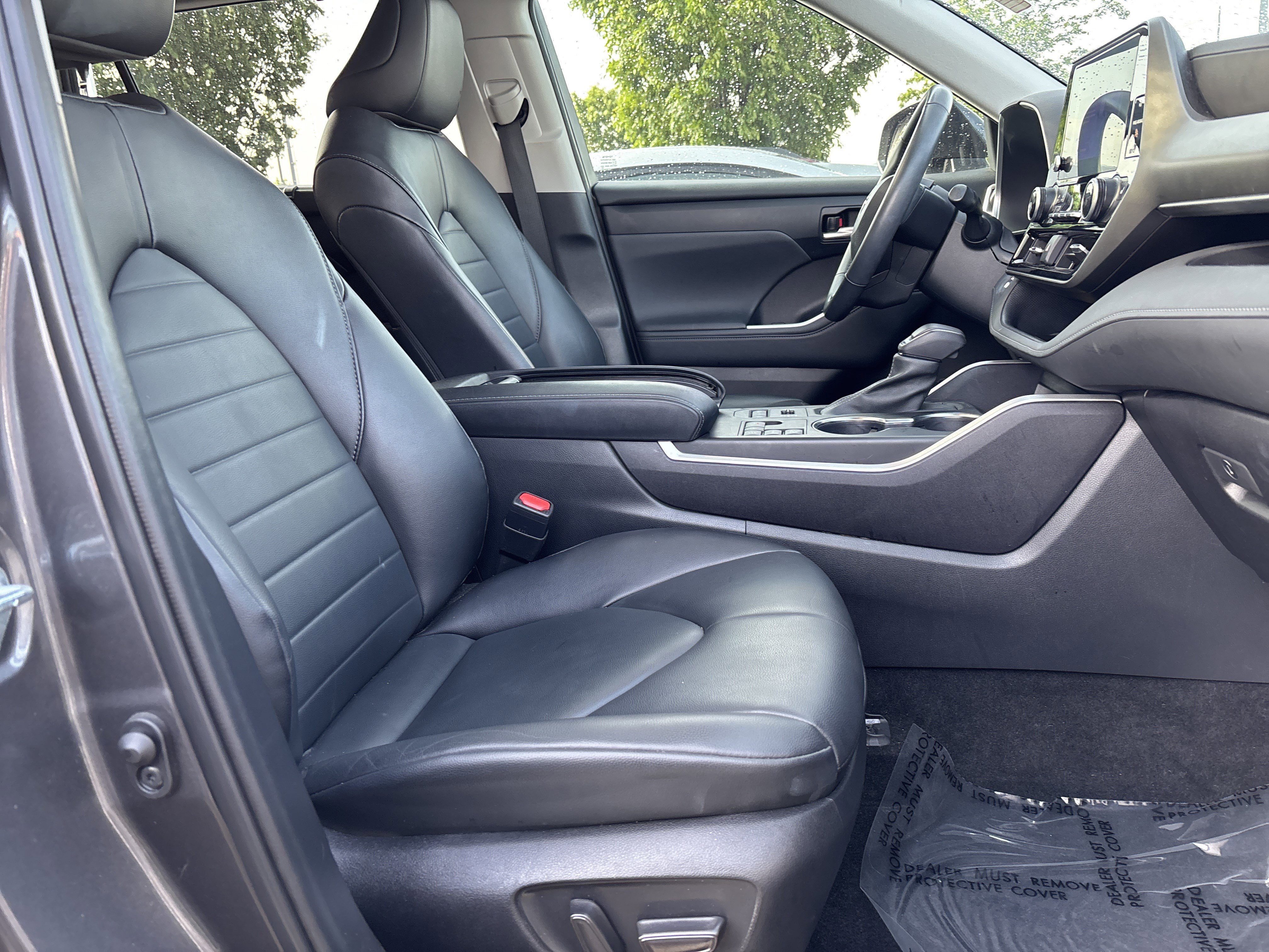 Used 2023 Toyota Highlander XLE AWD/4WD image 28