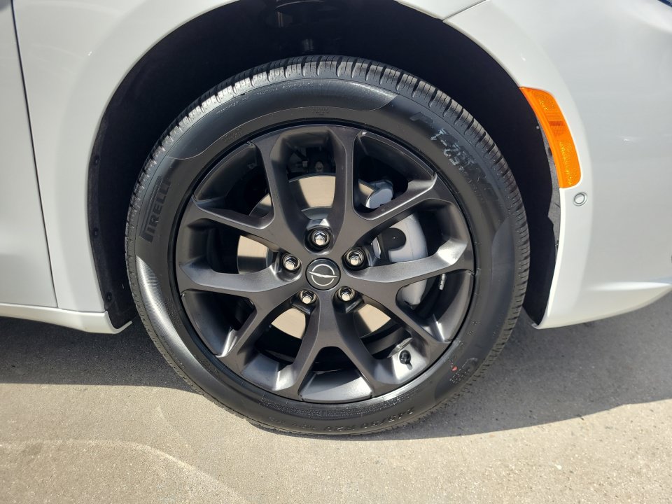 New 2026 Chrysler Pacifica Select w/ S Appearance Package AWD/4WD image 25