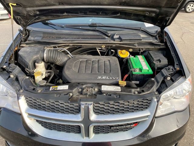 Used 2016 Dodge Grand Caravan SXT FWD image 16