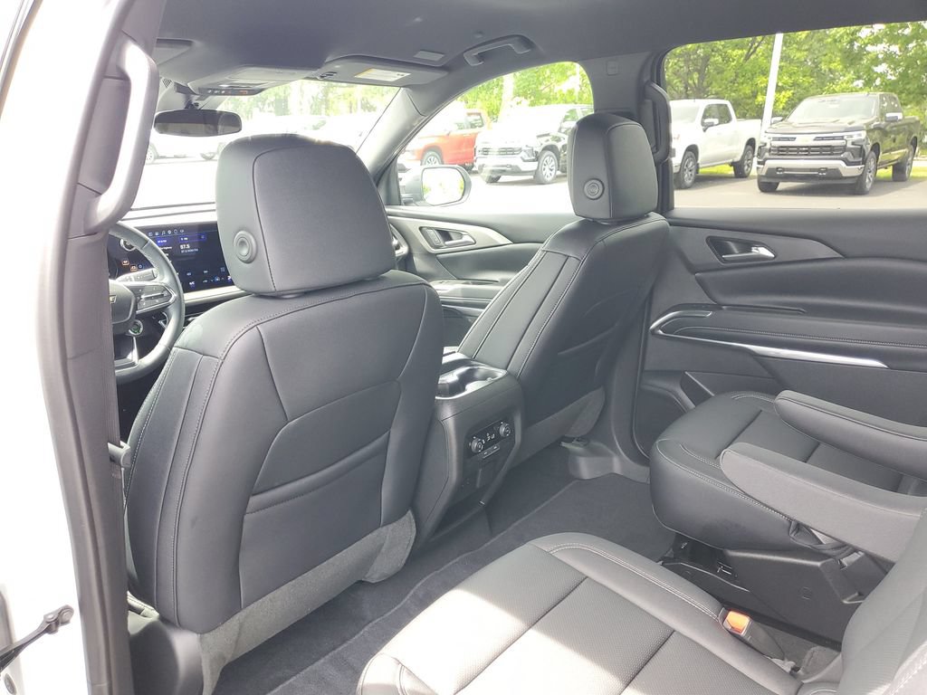 Used 2025 Chevrolet Traverse LT w/ Driver Confidence Package FWD image 30