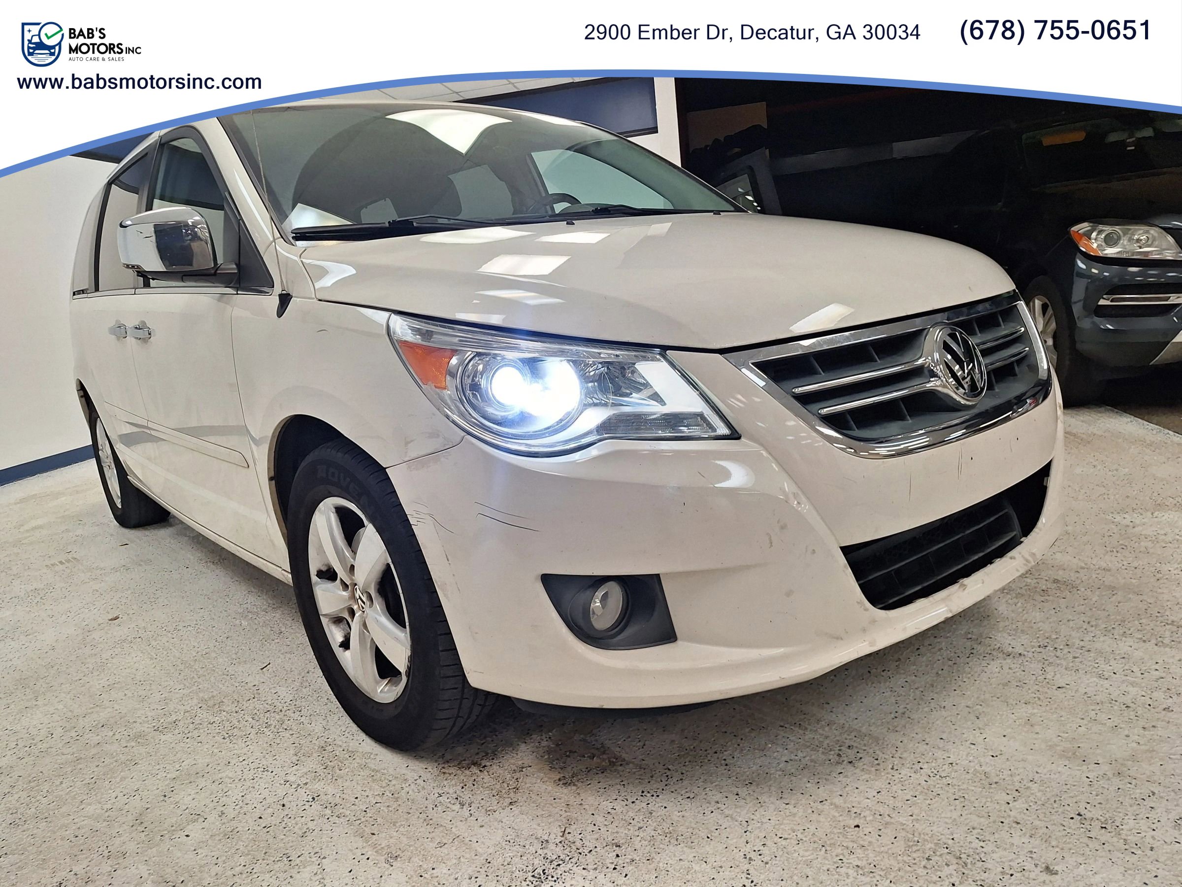 Used 2011 Volkswagen Routan SEL Premium FWD image 6