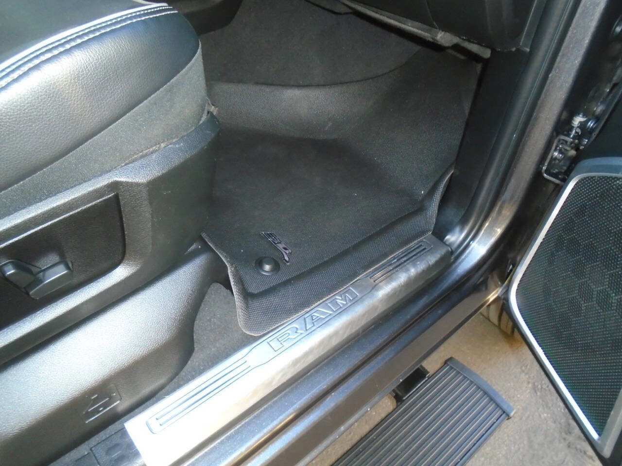 Used 2021 RAM 3500 Laramie w/ Night Edition image 70